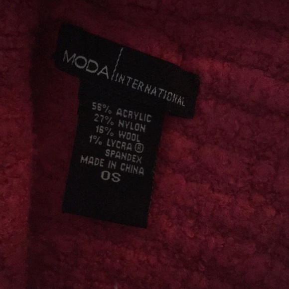 Vintage Pink Victoria’s Secret Set hat & scarf - Picture 3 of 6